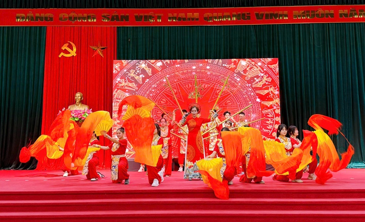 Thanh Liệt: Khen thưởng 19 tập thể và 156 cá nhân có thành tích xuất sắc trong công tác bầu cử- Ảnh 1.