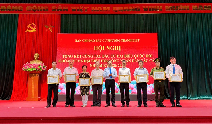 Thanh Liệt: Khen thưởng 19 tập thể và 156 cá nhân có thành tích xuất sắc trong công tác bầu cử- Ảnh 7.