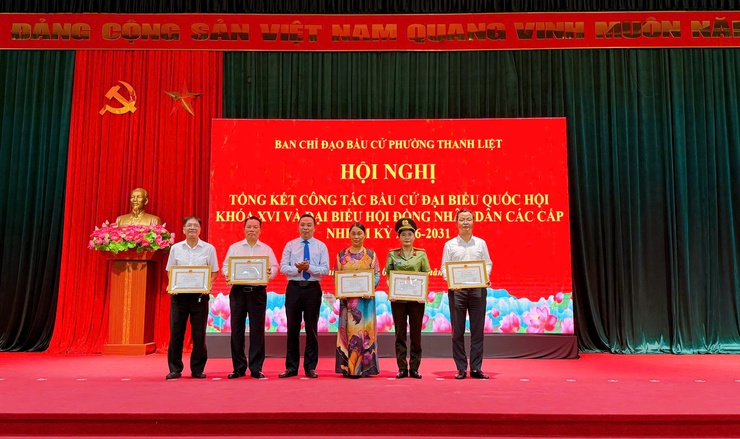 Thanh Liệt: Khen thưởng 19 tập thể và 156 cá nhân có thành tích xuất sắc trong công tác bầu cử- Ảnh 5.