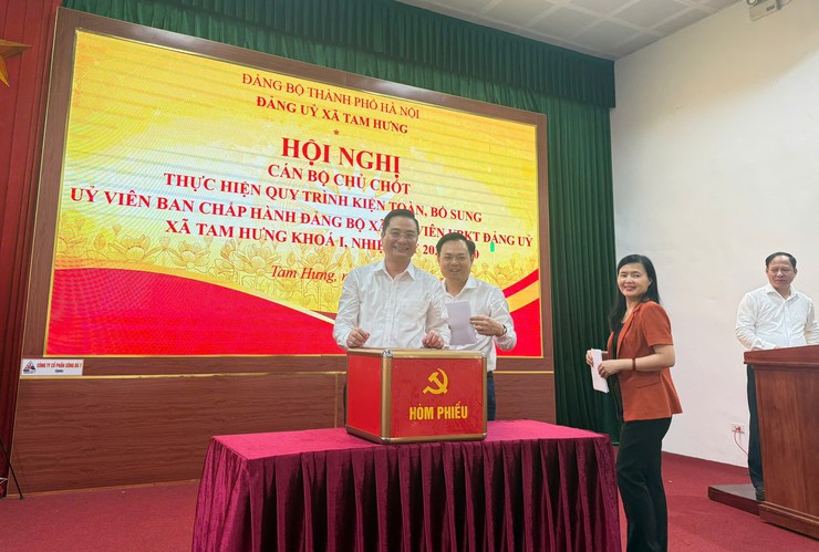 HỘI NGHỊ BAN CHẤP HÀNH ĐẢNG BỘ XÃ TAM HƯNG KIỆN TOÀN, BỔ SUNG NHÂN SỰ NHIỆM KỲ 2025–2030- Ảnh 3.