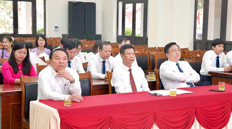 Hội nghị công bố và trao các Nghị quyết, Quyết định về công tác cán bộ của Ban Thường vụ Đảng ủy xã Thiên Lộc- Ảnh 2.