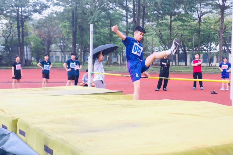 Hơn 166 vận động viên tham gia thi đấu môn Điền Kinh tại Giải thể thao học sinh phổ thông phường Từ Liêm

- Ảnh 4.