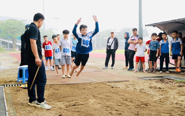 Hơn 166 vận động viên tham gia thi đấu môn Điền Kinh tại Giải thể thao học sinh phổ thông phường Từ Liêm

- Ảnh 2.