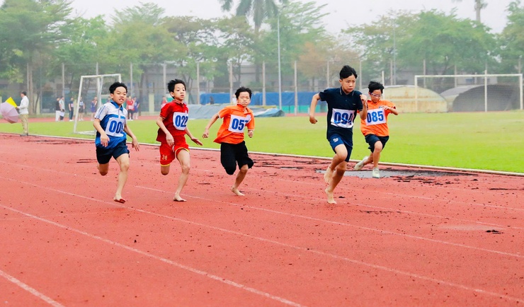 Hơn 166 vận động viên tham gia thi đấu môn Điền Kinh tại Giải thể thao học sinh phổ thông phường Từ Liêm

- Ảnh 6.