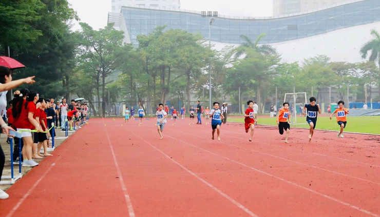 Hơn 166 vận động viên tham gia thi đấu môn Điền Kinh tại Giải thể thao học sinh phổ thông phường Từ Liêm

- Ảnh 3.