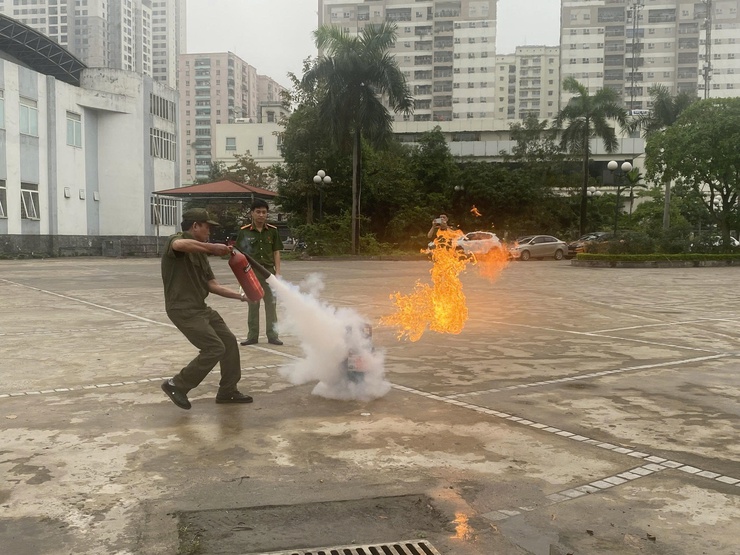 Công an phường Thanh Xuân tổ chức Hội nghị tuyên truyền, tập huấn nghiệp vụ PCCC và CNCH cho lực lượng tham gia bảo vệ an ninh trật tự ở cơ sở- Ảnh 3.