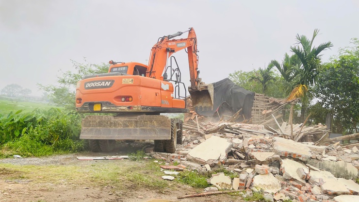 Xã Tây Phương hoàn thành cưỡng chế thu hồi đất đợt 3 thực hiện dự án Cụm công nghiệp làng nghề Hữu Bằng- Ảnh 4.