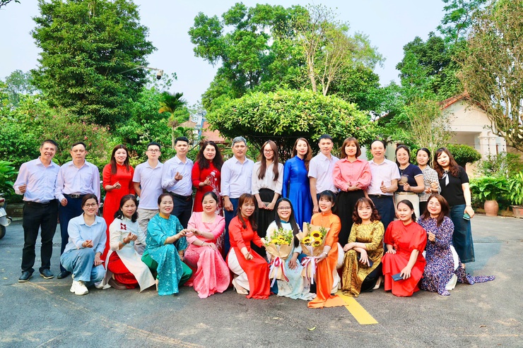 Trạm Y tế xã công bố, trao quyết định về công tác cán bộ- Ảnh 8.