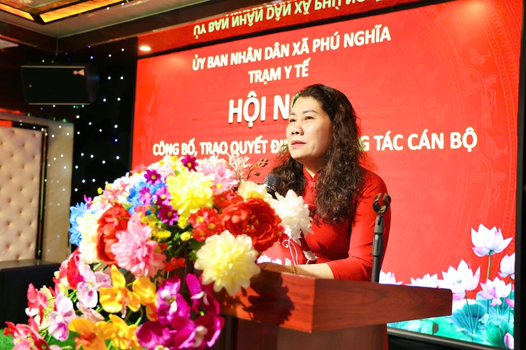 Trạm Y tế xã công bố, trao quyết định về công tác cán bộ- Ảnh 7.