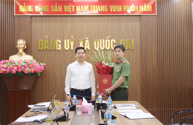 Trao quyết định chuẩn y đồng chí Đỗ Trung Kiên giữ chức Ban Thường vụ Đảng uỷ,  Bí thư đảng ủy công an xã Quốc Oai- Ảnh 4.