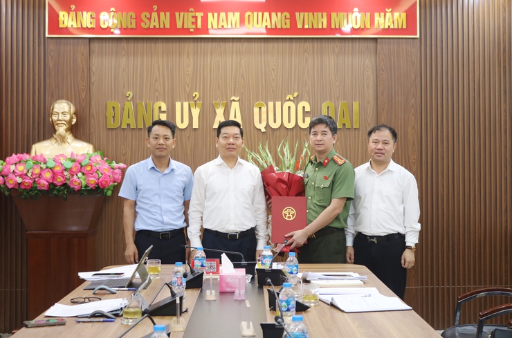 Trao quyết định chuẩn y đồng chí Đỗ Trung Kiên giữ chức Ban Thường vụ Đảng uỷ,  Bí thư đảng ủy công an xã Quốc Oai- Ảnh 5.