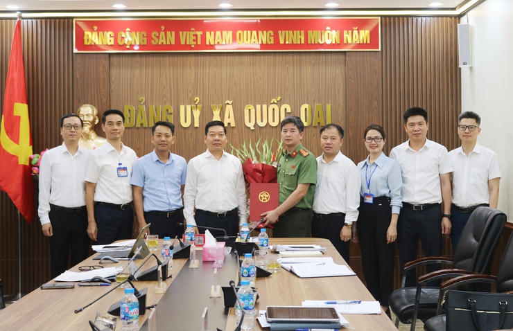 Trao quyết định chuẩn y đồng chí Đỗ Trung Kiên giữ chức Ban Thường vụ Đảng uỷ,  Bí thư đảng ủy công an xã Quốc Oai- Ảnh 6.