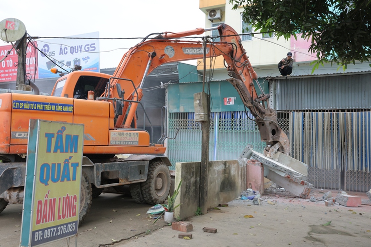 Phú Nghĩa đẩy nhanh tiến độ tháo dỡ để bàn giao mặt bằng thi công Dự án cải tạo, nâng cấp Quốc lộ 6 đoạn Ba La – Xuân Mai- Ảnh 2.