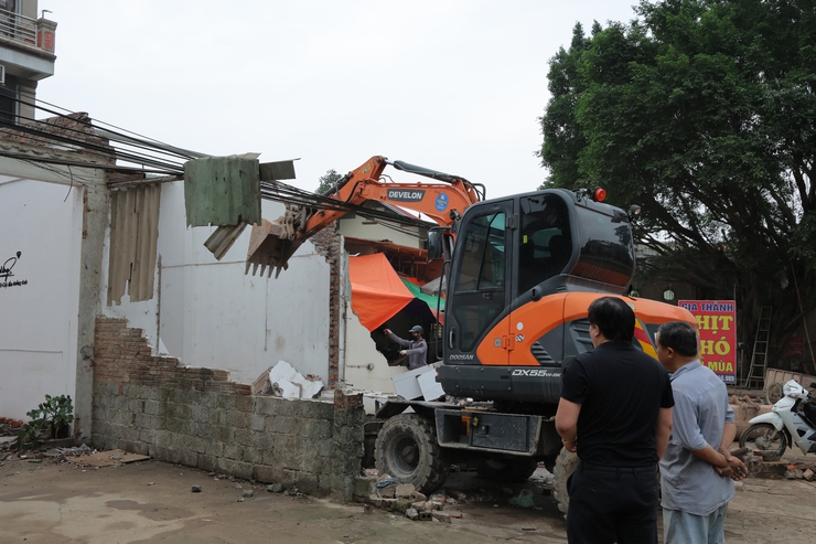 Phú Nghĩa đẩy nhanh tiến độ tháo dỡ để bàn giao mặt bằng thi công Dự án cải tạo, nâng cấp Quốc lộ 6 đoạn Ba La – Xuân Mai- Ảnh 4.