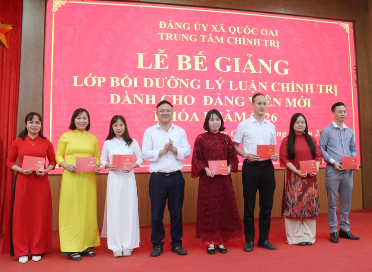 Bế mạc lớp bồi dưỡng đảng viên mới: khẳng định bản lĩnh, nuôi dưỡng khát vọng cống hiến- Ảnh 11.