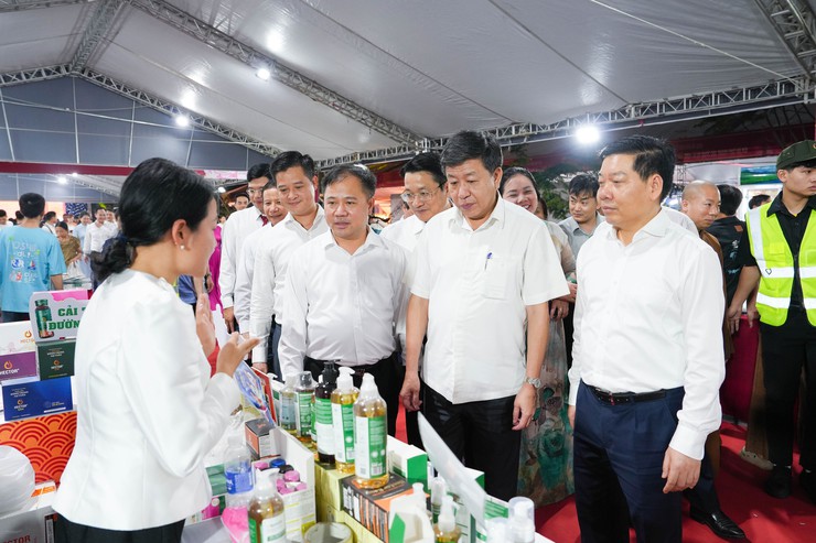 QUỐC OAI KHAI HỘI CHÙA THẦY 2026: ĐÁNH THỨC DI SẢN, LAN TỎA HỒN THIÊNG XỨ ĐOÀI- Ảnh 25.