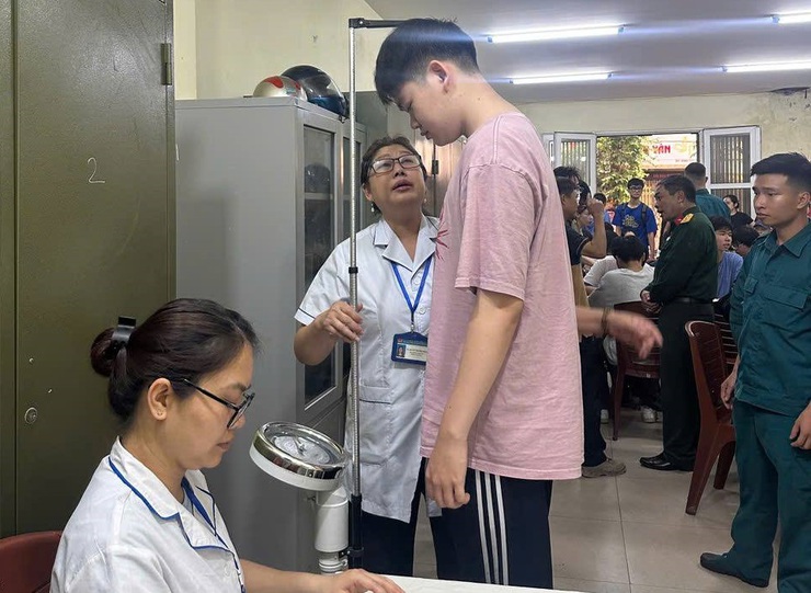 Phường Ô Chợ Dừa hoàn thành tốt nhiệm vụ đăng ký nghĩa vụ quân sự, phương tiện kỹ thuật dự bị và đăng ký DQTV năm 2026- Ảnh 2.