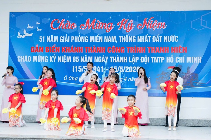 Gắn biển Công trình thanh niên “Tranh tường bích họa” tại Trường Tiểu học Cát Linh.- Ảnh 3.