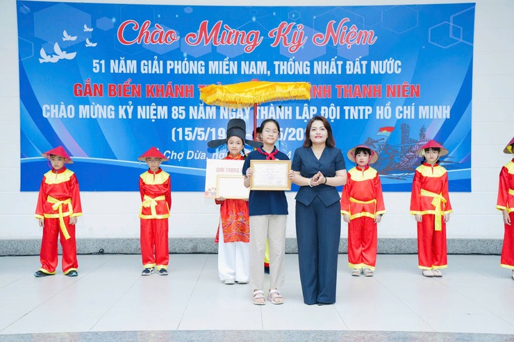 Gắn biển Công trình thanh niên “Tranh tường bích họa” tại Trường Tiểu học Cát Linh.- Ảnh 5.