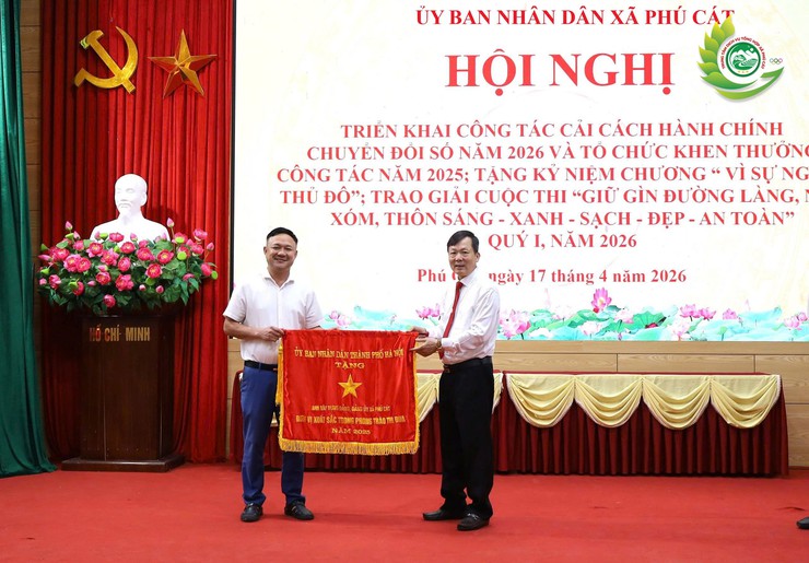 Phú cát triển khai nhiệm vụ cải cách hành chính, chuyển đổi số năm 2026; khen thưởng nhiều tập thể, cá nhân tiêu biểu- Ảnh 4.