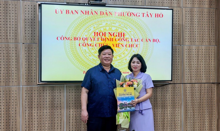 UBND phường Tây Hồ tổ chức trao quyết định về công tác cán bộ- Ảnh 4.