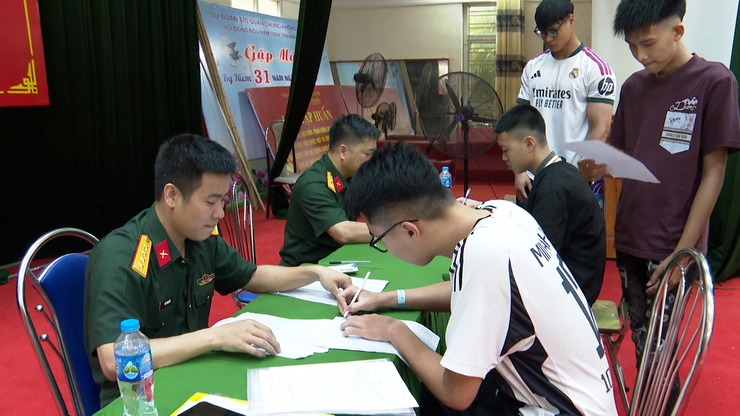Phú Xuyên tổ chức đăng ký nghĩa vụ quân sự năm 2026 bảo đảm nghiêm túc, đúng quy định- Ảnh 6.