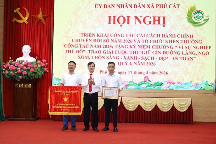 Phú cát triển khai nhiệm vụ cải cách hành chính, chuyển đổi số năm 2026; khen thưởng nhiều tập thể, cá nhân tiêu biểu- Ảnh 5.