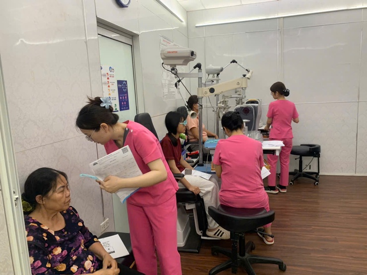 Hội cao tuổi phường Long Biên tổ chức khám và tư vấn bệnh lý về mắt cho hội viên năm 2026- Ảnh 2.