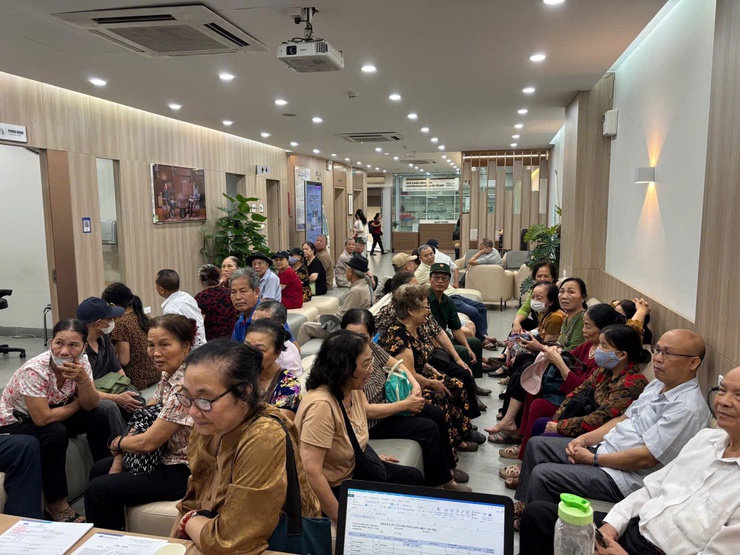 Hội cao tuổi phường Long Biên tổ chức khám và tư vấn bệnh lý về mắt cho hội viên năm 2026- Ảnh 3.