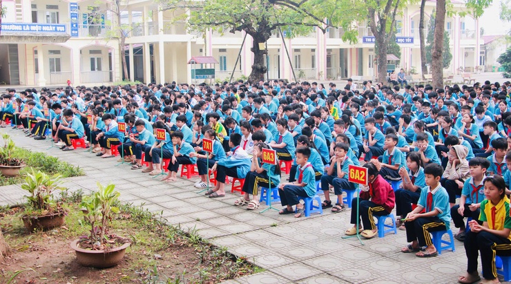 HỘI CỰU CHIẾN BINH XÃ PHÚC SƠN TỔ CHỨC TUYÊN TRUYỀN GIÁO DỤC TRUYỀN THỐNG CÁCH MẠNG TẠI TRƯỜNG THCS BỘT XUYÊN.- Ảnh 3.