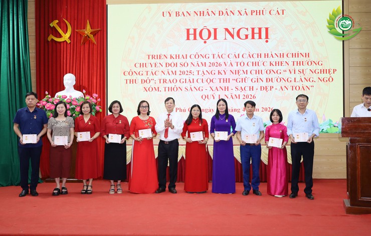 Phú cát triển khai nhiệm vụ cải cách hành chính, chuyển đổi số năm 2026; khen thưởng nhiều tập thể, cá nhân tiêu biểu- Ảnh 7.
