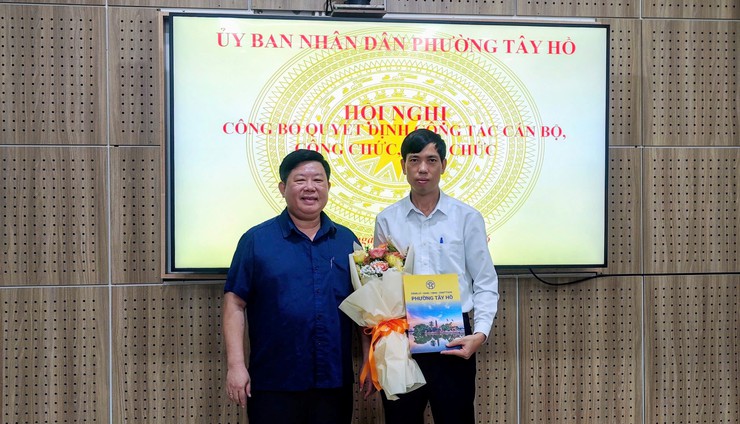 UBND phường Tây Hồ tổ chức trao quyết định về công tác cán bộ- Ảnh 6.