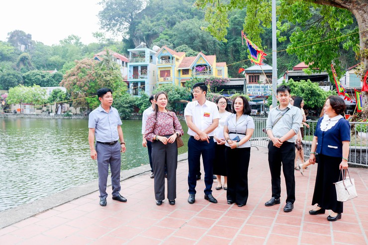 ĐOÀN KIỂM TRA LIÊN NGÀNH THÀNH PHỐ KHẢO SÁT, LÀM VIỆC VỀ CÔNG TÁC TỔ CHỨC LỄ HỘI TẠI QUỐC OAI- Ảnh 7.