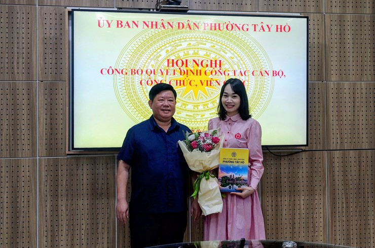 UBND phường Tây Hồ tổ chức trao quyết định về công tác cán bộ- Ảnh 7.