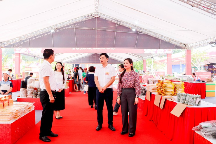 ĐOÀN KIỂM TRA LIÊN NGÀNH THÀNH PHỐ KHẢO SÁT, LÀM VIỆC VỀ CÔNG TÁC TỔ CHỨC LỄ HỘI TẠI QUỐC OAI- Ảnh 8.