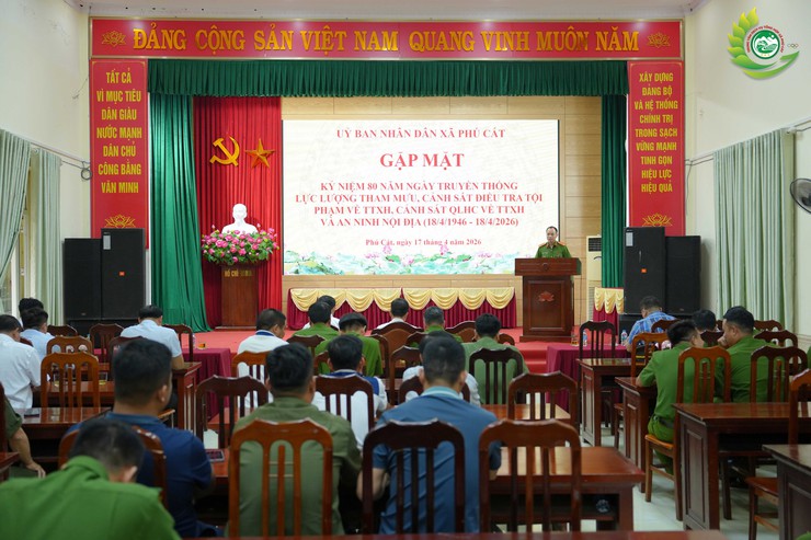 Phú Cát gặp mặt kỷ niệm 80 năm ngày truyền thống các lực lượng trong Công an nhân dân- Ảnh 2.