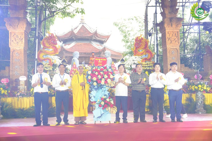 TÙNG LÂM HÒA PHÚC: TRANG TRỌNG ĐẠI LỄ KỶ NIỆM 30 NĂM RƯỚC PHẬT TRUYỀN THỐNG VÀ 20 NĂM THƯỢNG TỌA TRỤ TRÌ CHẤP CẢNH- Ảnh 1.