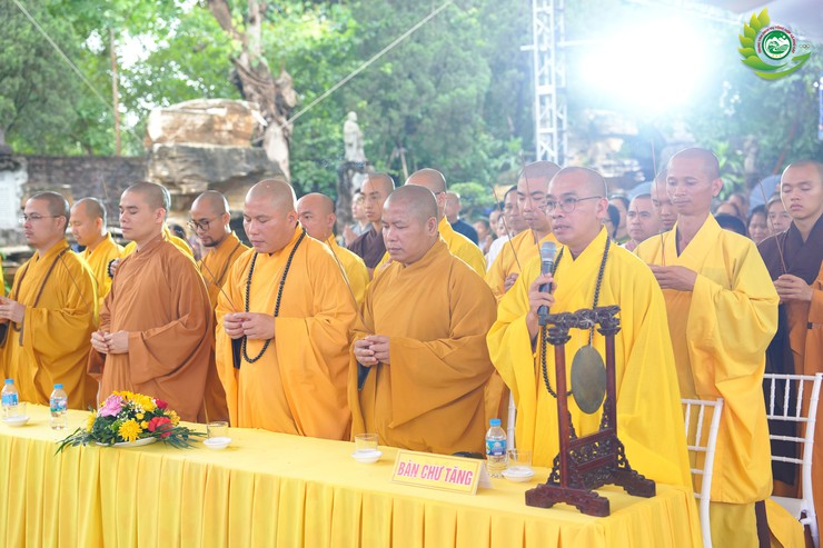 TÙNG LÂM HÒA PHÚC: TRANG TRỌNG ĐẠI LỄ KỶ NIỆM 30 NĂM RƯỚC PHẬT TRUYỀN THỐNG VÀ 20 NĂM THƯỢNG TỌA TRỤ TRÌ CHẤP CẢNH- Ảnh 14.