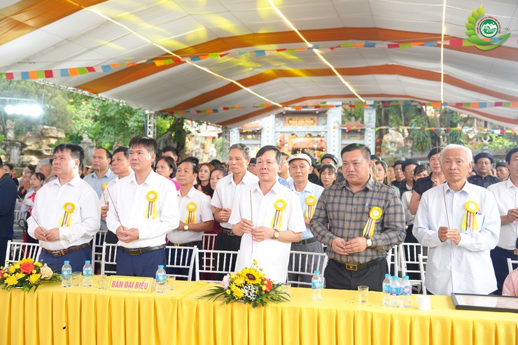 TÙNG LÂM HÒA PHÚC: TRANG TRỌNG ĐẠI LỄ KỶ NIỆM 30 NĂM RƯỚC PHẬT TRUYỀN THỐNG VÀ 20 NĂM THƯỢNG TỌA TRỤ TRÌ CHẤP CẢNH- Ảnh 15.