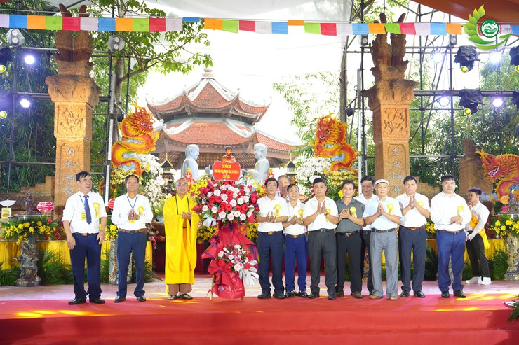 TÙNG LÂM HÒA PHÚC: TRANG TRỌNG ĐẠI LỄ KỶ NIỆM 30 NĂM RƯỚC PHẬT TRUYỀN THỐNG VÀ 20 NĂM THƯỢNG TỌA TRỤ TRÌ CHẤP CẢNH- Ảnh 3.