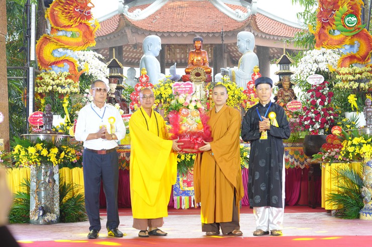 TÙNG LÂM HÒA PHÚC: TRANG TRỌNG ĐẠI LỄ KỶ NIỆM 30 NĂM RƯỚC PHẬT TRUYỀN THỐNG VÀ 20 NĂM THƯỢNG TỌA TRỤ TRÌ CHẤP CẢNH- Ảnh 4.