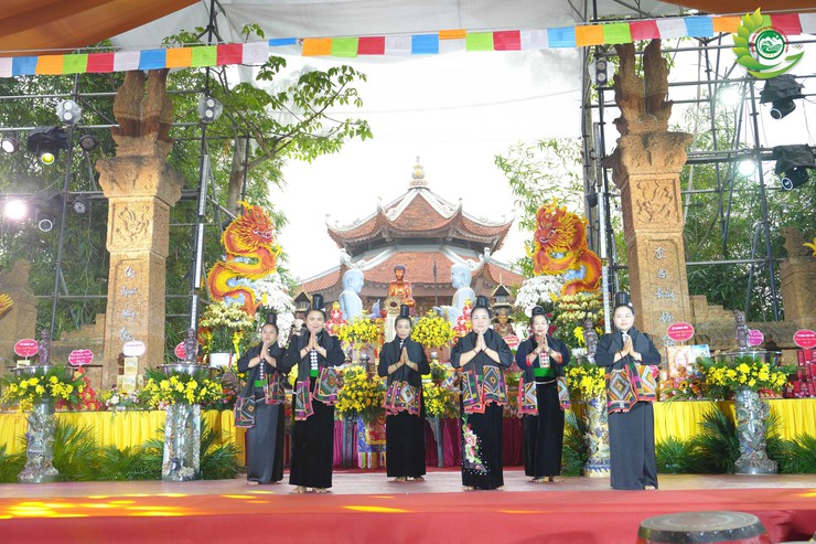 TÙNG LÂM HÒA PHÚC: TRANG TRỌNG ĐẠI LỄ KỶ NIỆM 30 NĂM RƯỚC PHẬT TRUYỀN THỐNG VÀ 20 NĂM THƯỢNG TỌA TRỤ TRÌ CHẤP CẢNH- Ảnh 7.