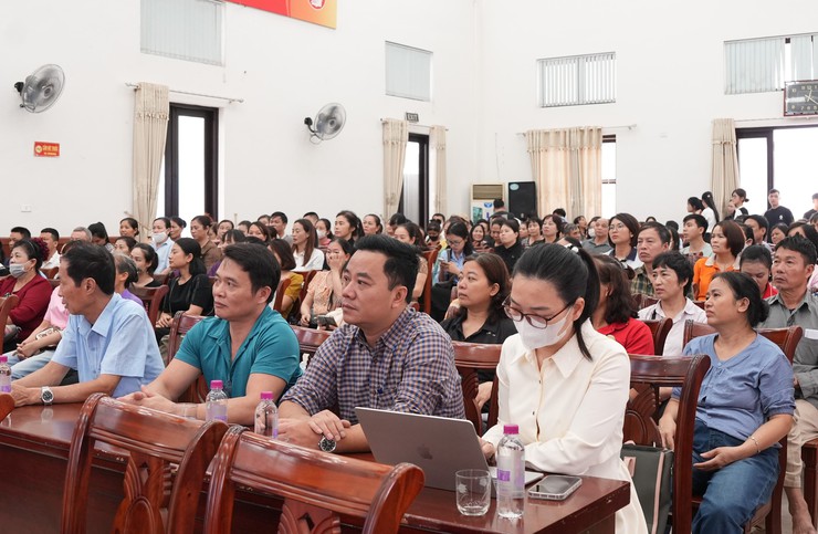 Bát Tràng tập huấn kiến thức an toàn thực phẩm cho các cơ sở sản xuất, kinh doanh và các bếp ăn trường học trên địa bàn xã- Ảnh 3.