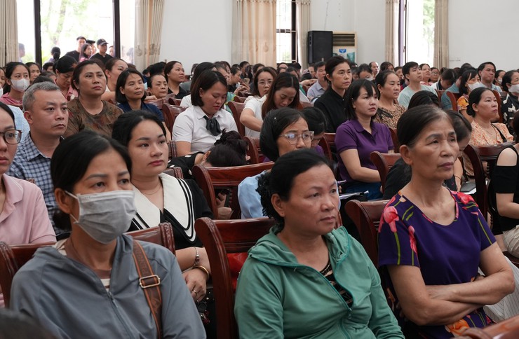 Bát Tràng tập huấn kiến thức an toàn thực phẩm cho các cơ sở sản xuất, kinh doanh và các bếp ăn trường học trên địa bàn xã- Ảnh 4.