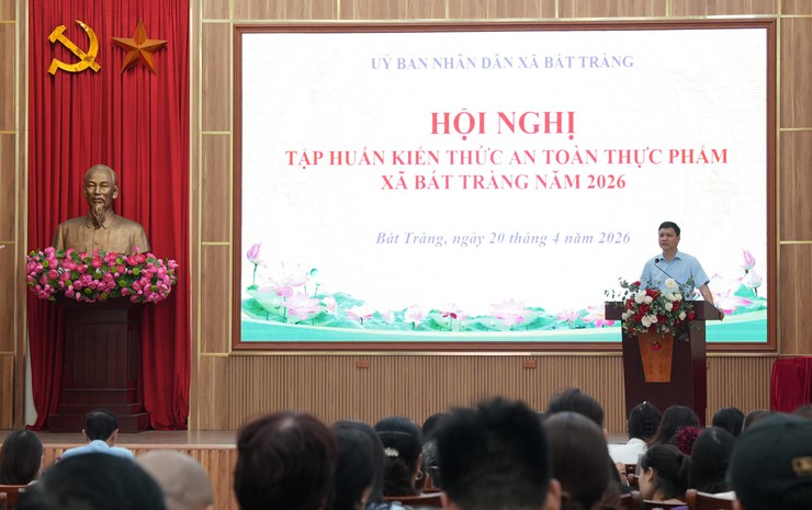 Bát Tràng tập huấn kiến thức an toàn thực phẩm cho các cơ sở sản xuất, kinh doanh và các bếp ăn trường học trên địa bàn xã- Ảnh 1.