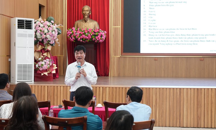 Bát Tràng tập huấn kiến thức an toàn thực phẩm cho các cơ sở sản xuất, kinh doanh và các bếp ăn trường học trên địa bàn xã- Ảnh 2.