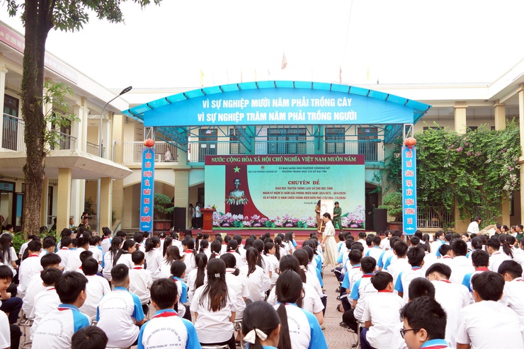 Hội CCB phường Chương Mỹ tổ chức chuyên đề giáo dục truyền thống lịch sử cho học sinh Trường THCS Đại Yên- Ảnh 5.