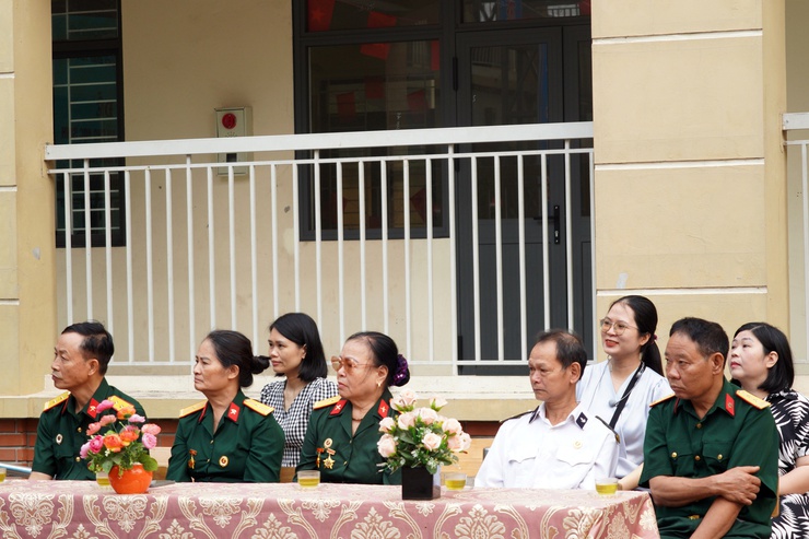 Hội CCB phường Chương Mỹ tổ chức chuyên đề giáo dục truyền thống lịch sử cho học sinh Trường THCS Đại Yên- Ảnh 2.