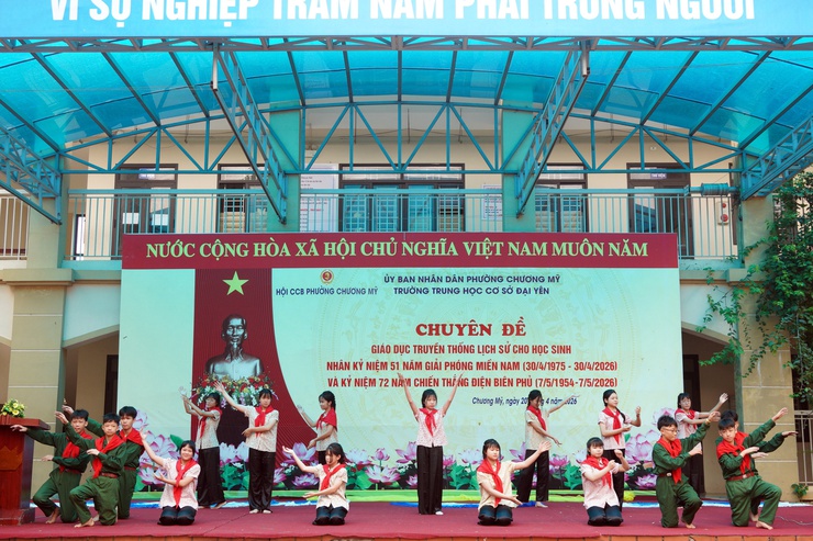 Hội CCB phường Chương Mỹ tổ chức chuyên đề giáo dục truyền thống lịch sử cho học sinh Trường THCS Đại Yên- Ảnh 8.