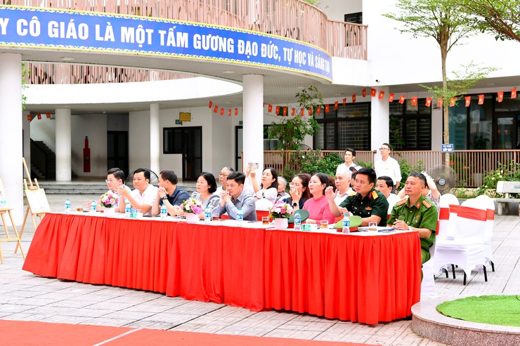 SÔI NỔI NGÀY HỘI SÁCH TẠI CÁC TRƯỜNG TRÊN ĐỊA BÀN PHƯỜNG LĨNH NAM- Ảnh 1.